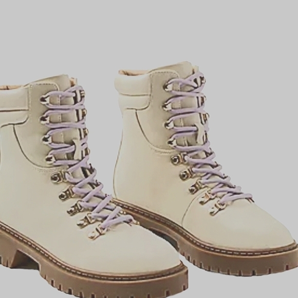 NEW! ANN TAYLOR LOFT Cream Faux Leather Hiker Hiking Ankle Boots 8.5. - Picture 1 of 8